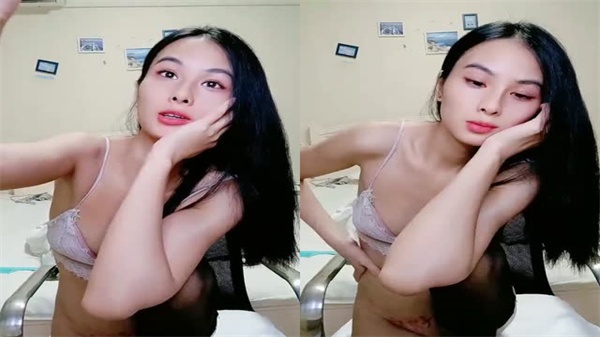 黑丝苗条贫乳痴女左右开弓 双飞3P玩到爽